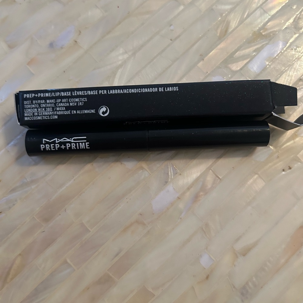 Mac Lip Primer- creates long lasting color under any lip gloss or lipstick!